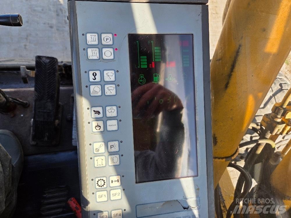 Liebherr A900 Bagri na kolesih