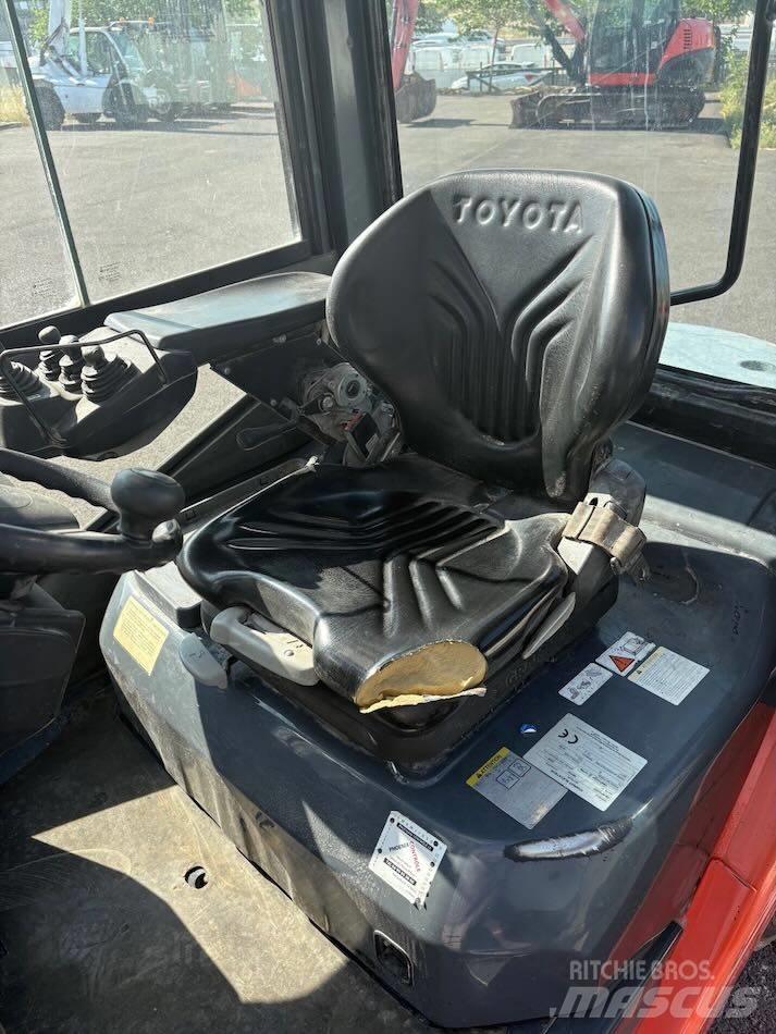Toyota 8 FDF 25 Dizelski viličarji