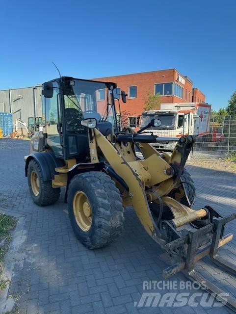 CAT 908 H Kolesni nakladalci