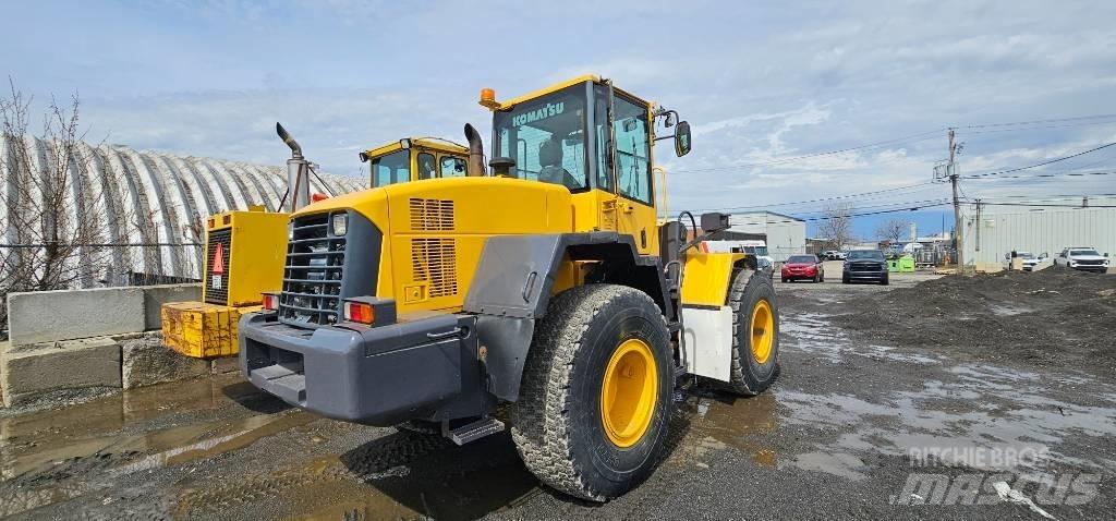 Komatsu WA 200 Kolesni nakladalci