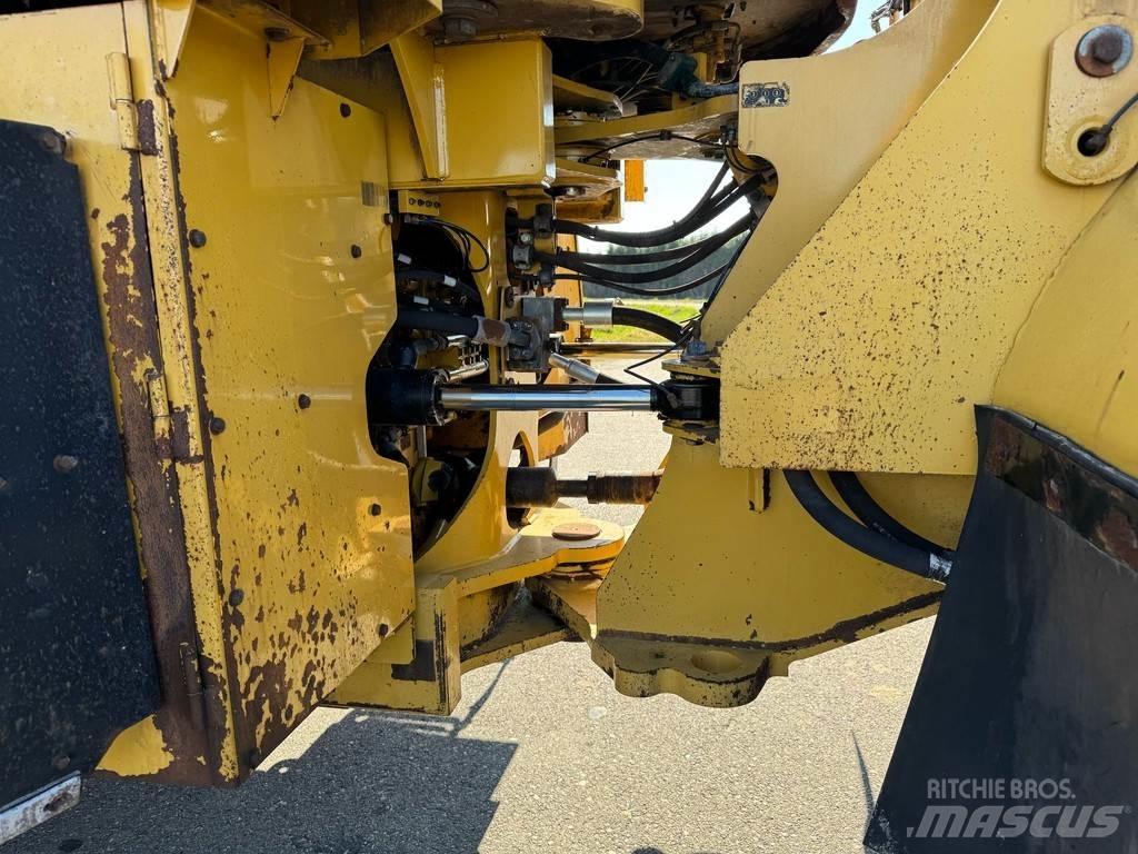 CAT 972M Kolesni nakladalci