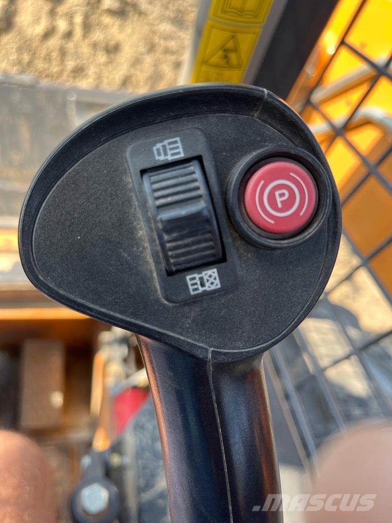 CASE SR 130 Skid steer mini nakladalci