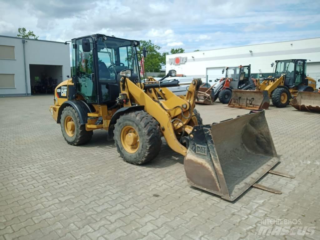 CAT 907 M Kolesni nakladalci