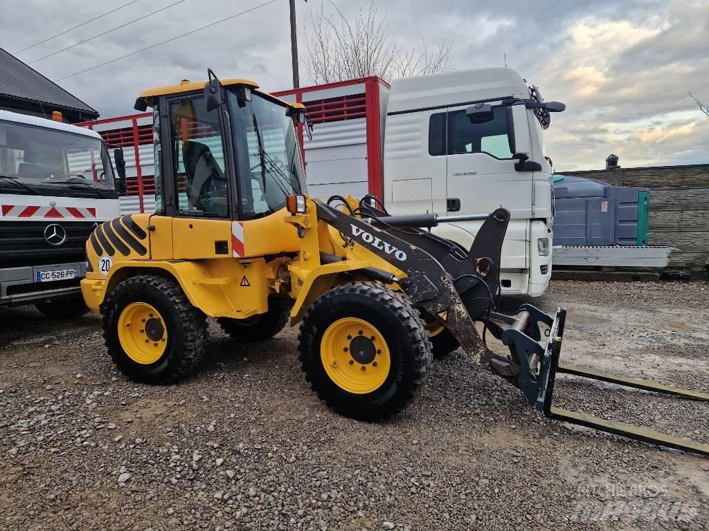 Volvo L 30 Kolesni nakladalci