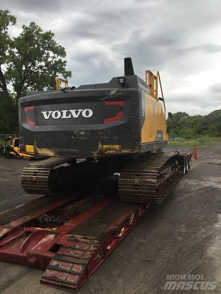 Volvo ec250el Bagri goseničarji