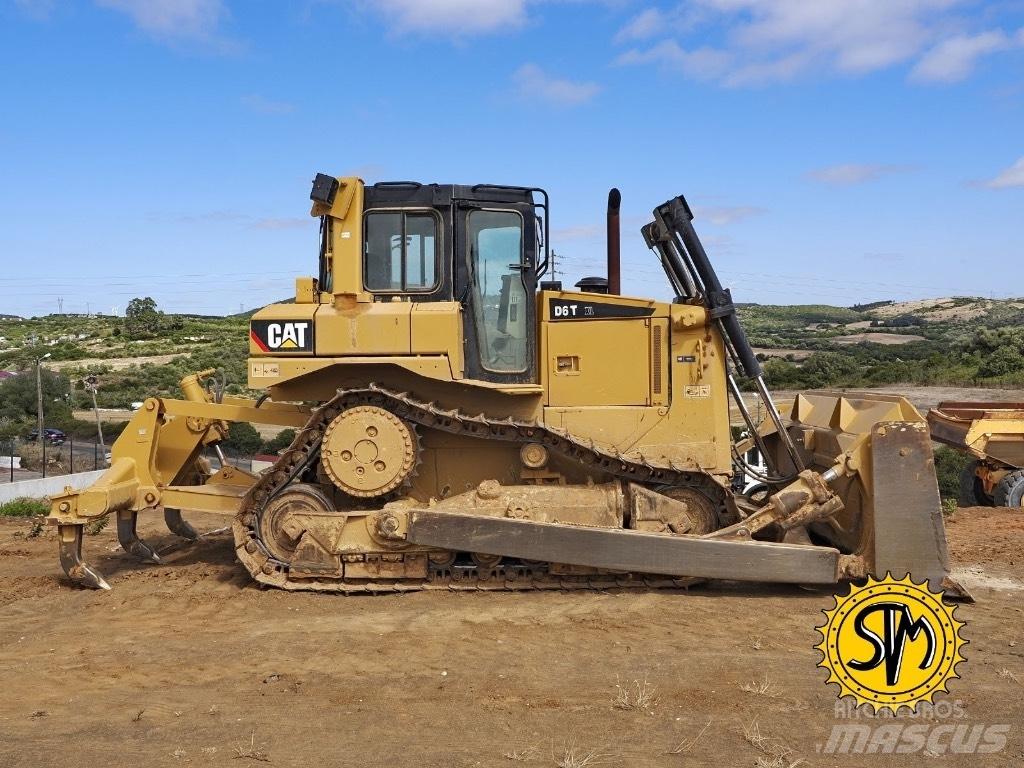 CAT D 6 T XL Buldožerji goseničarji