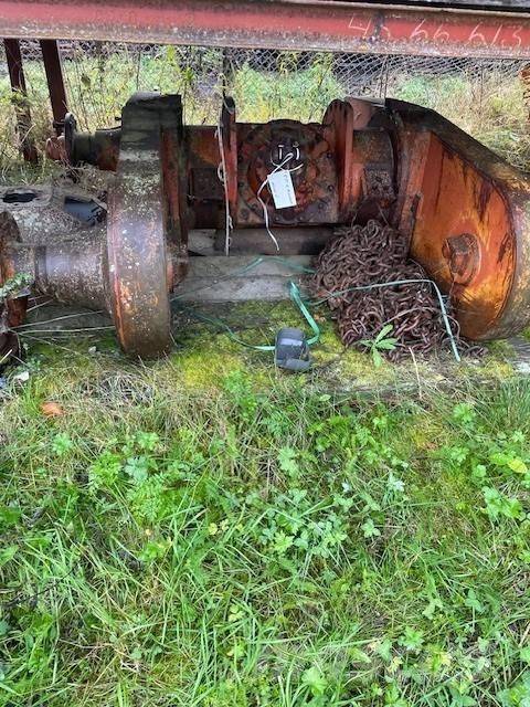 Valmet 875 Podvozje in vzmetenje