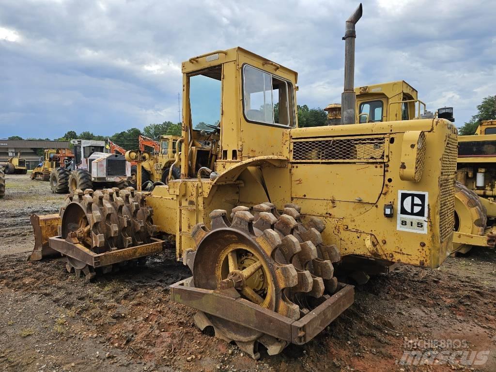CAT 815 Kompaktorji tal