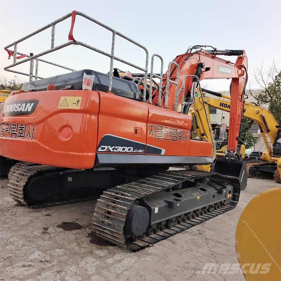 Doosan DX 300 LC Bagri goseničarji