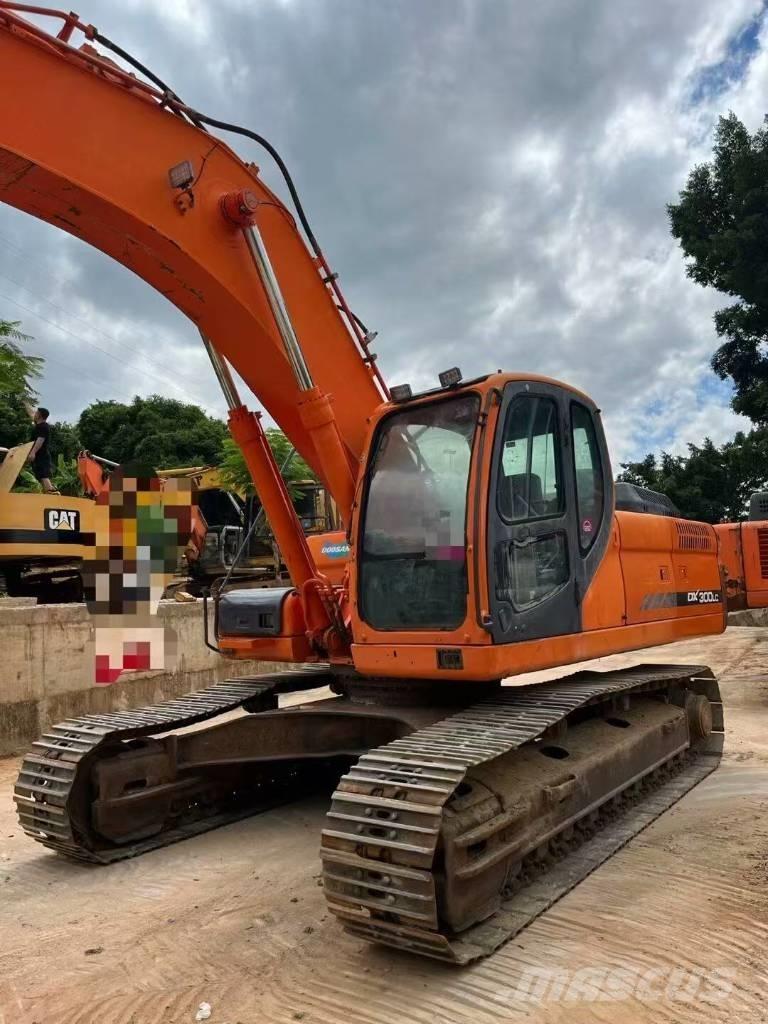 Doosan DX300 Bagri goseničarji