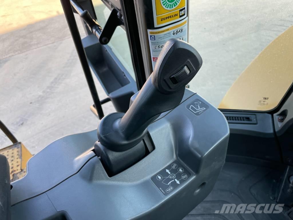 CAT 950M Kolesni nakladalci