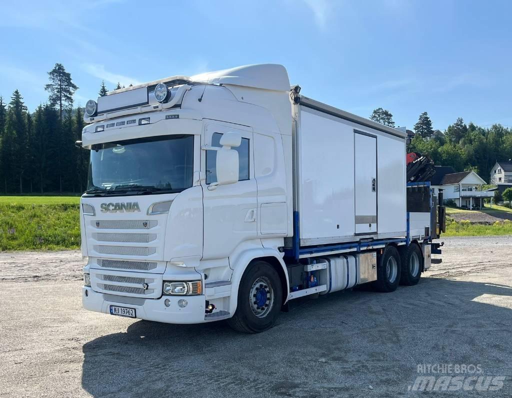 Scania R 520 Tovornjaki z žerjavom