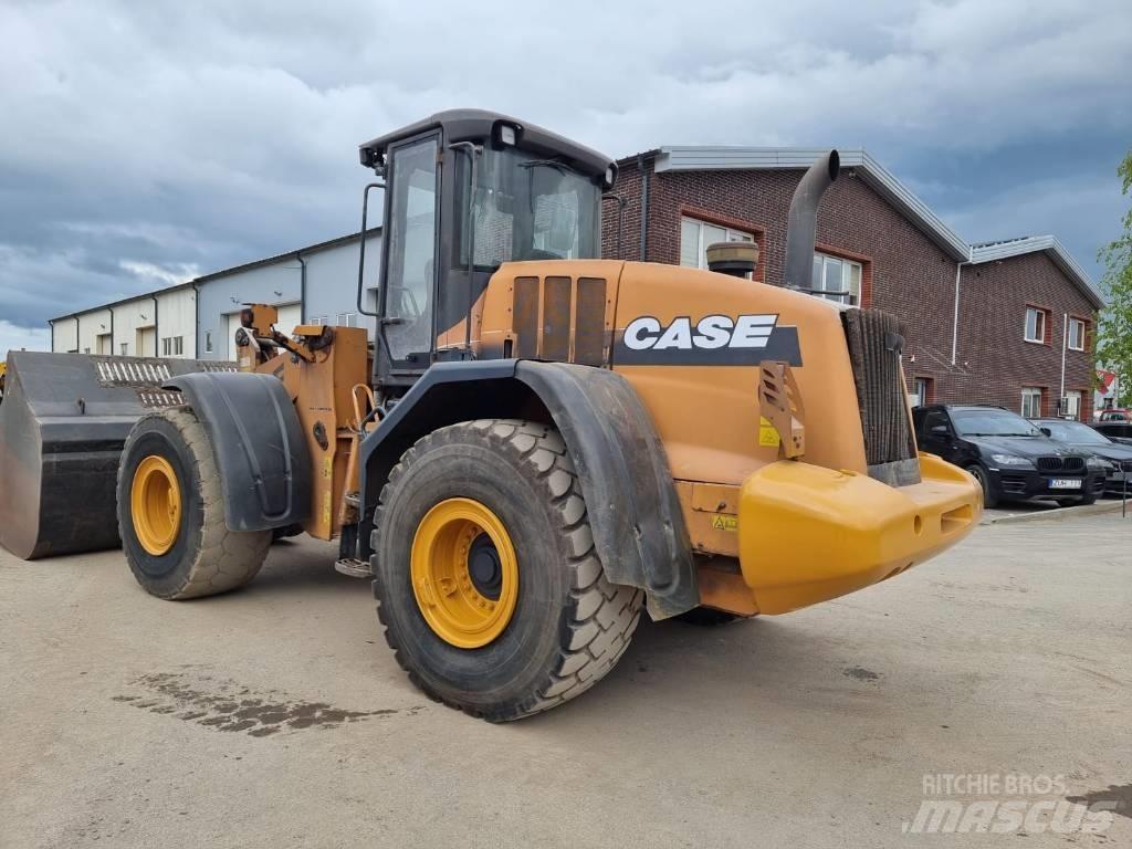 CASE 921 F Kolesni nakladalci