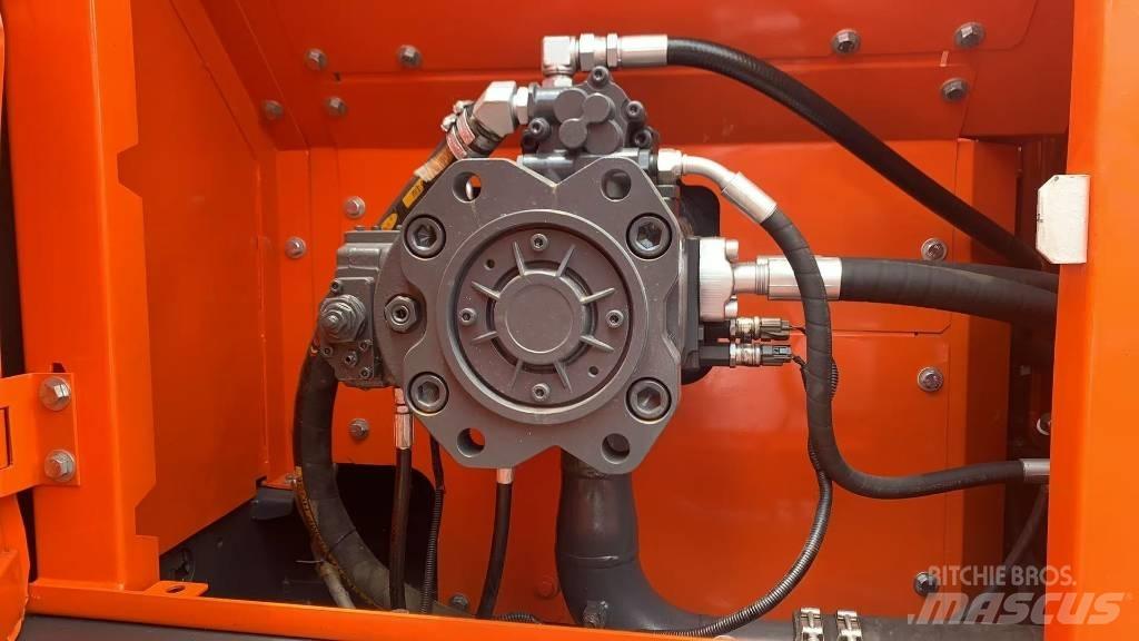 Doosan DX 300 Bagri goseničarji