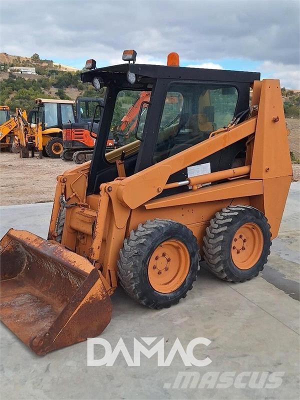 CASE 721 Skid steer mini nakladalci