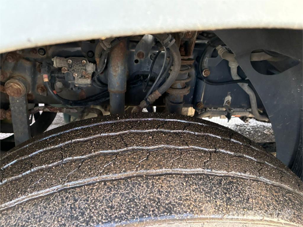 Volvo FL240 Tovornjaki s ponjavo