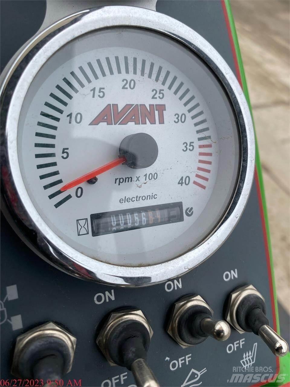 Avant 528 Kolesni nakladalci
