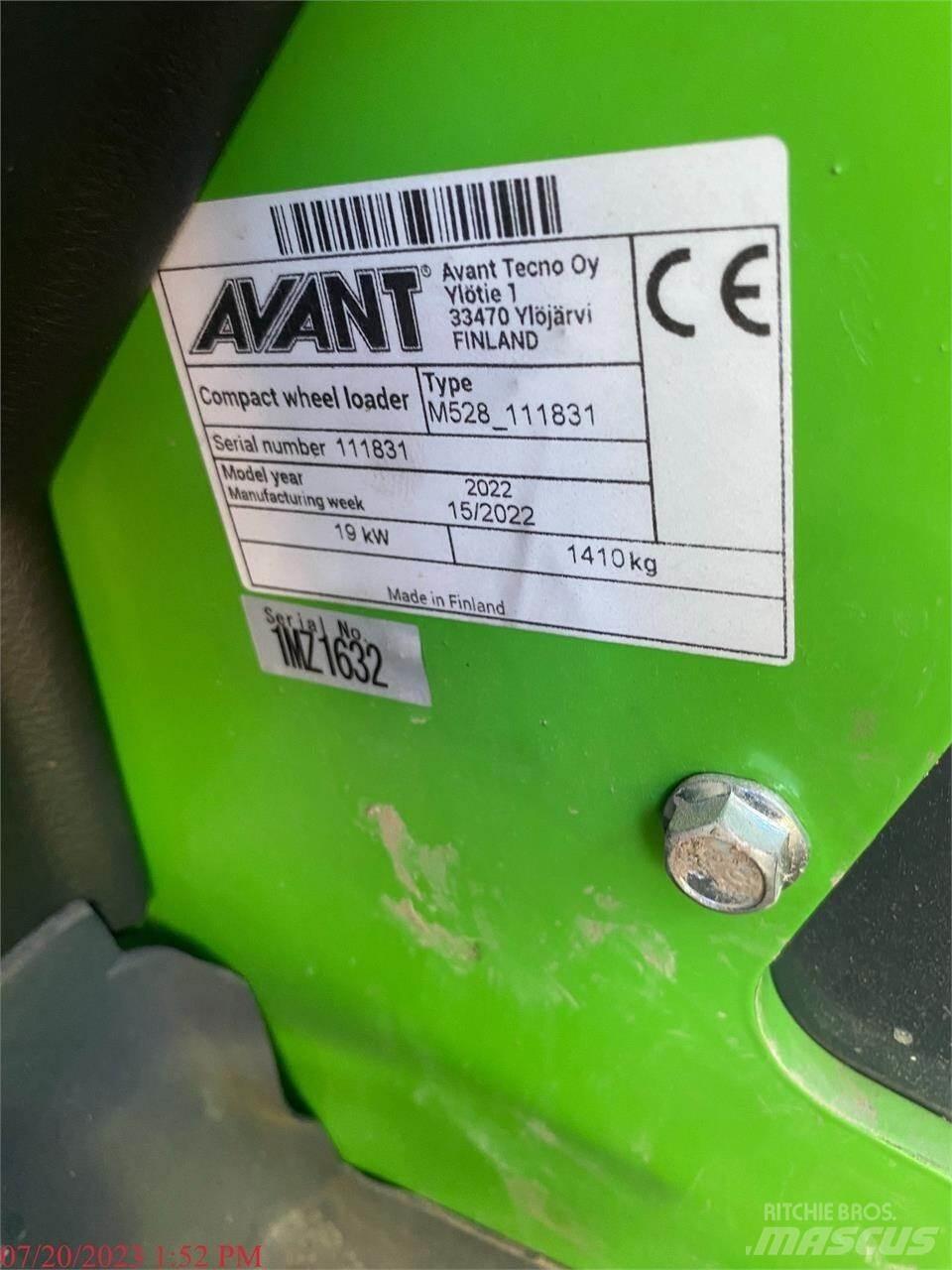 Avant 528 Kolesni nakladalci