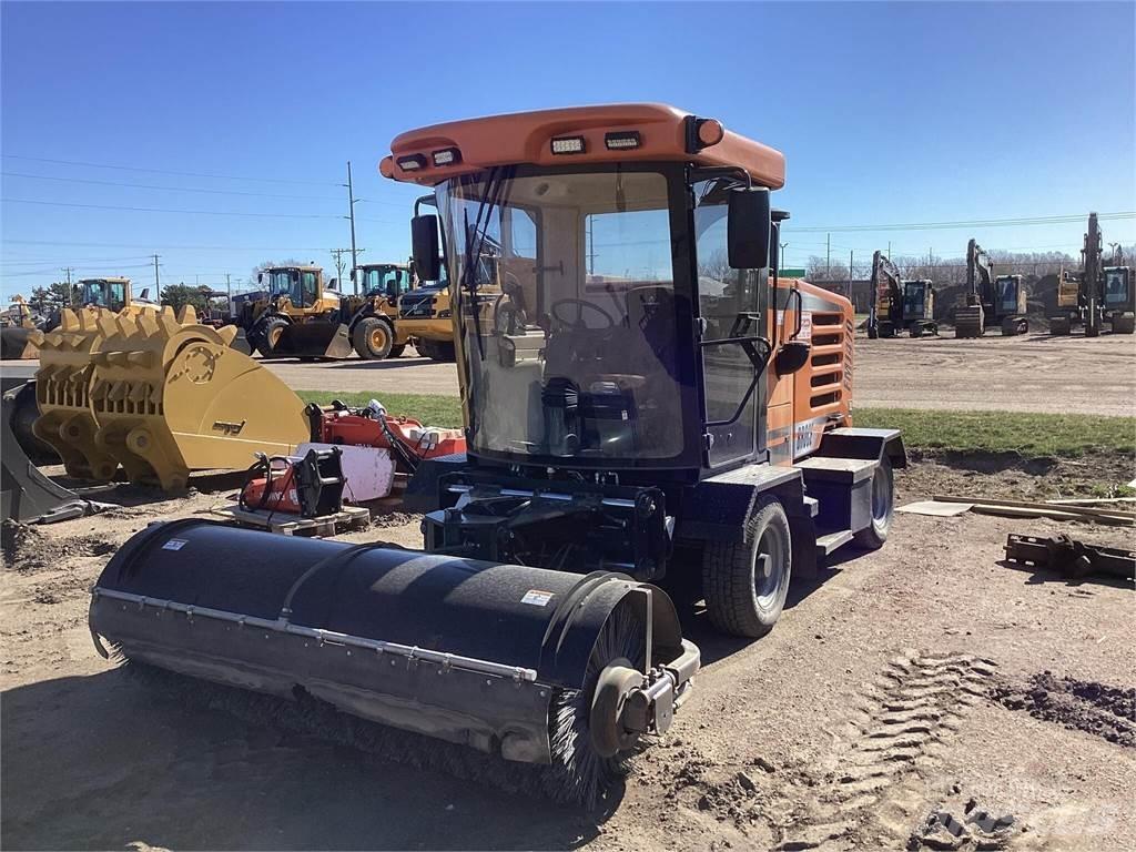 Broce FMJ470 Cestni pometači