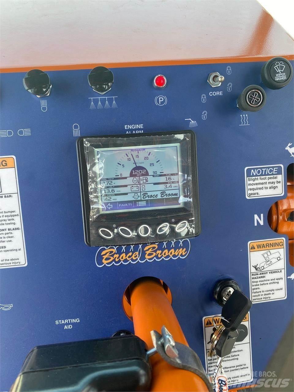 Broce RJT350 Cestni pometači