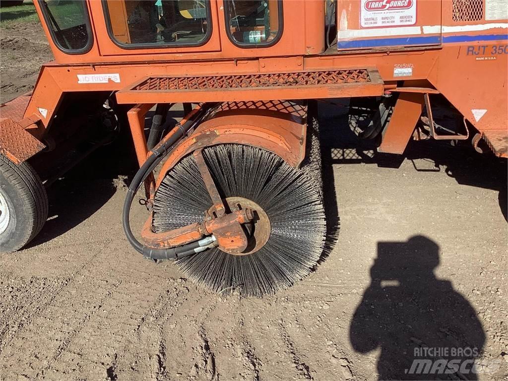 Broce RJT350 Cestni pometači
