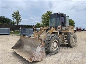CASE 621B Kolesni nakladalci
