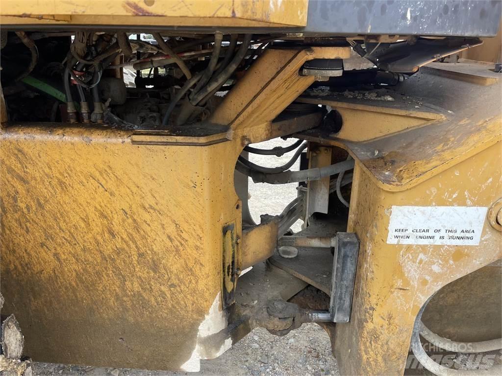 CASE 621B Kolesni nakladalci