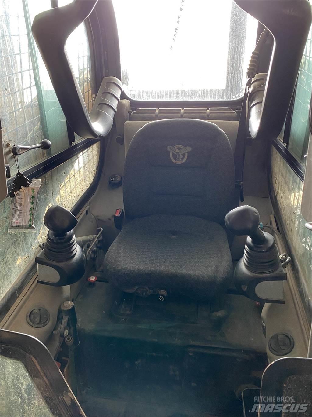 CASE SV280 Skid steer mini nakladalci