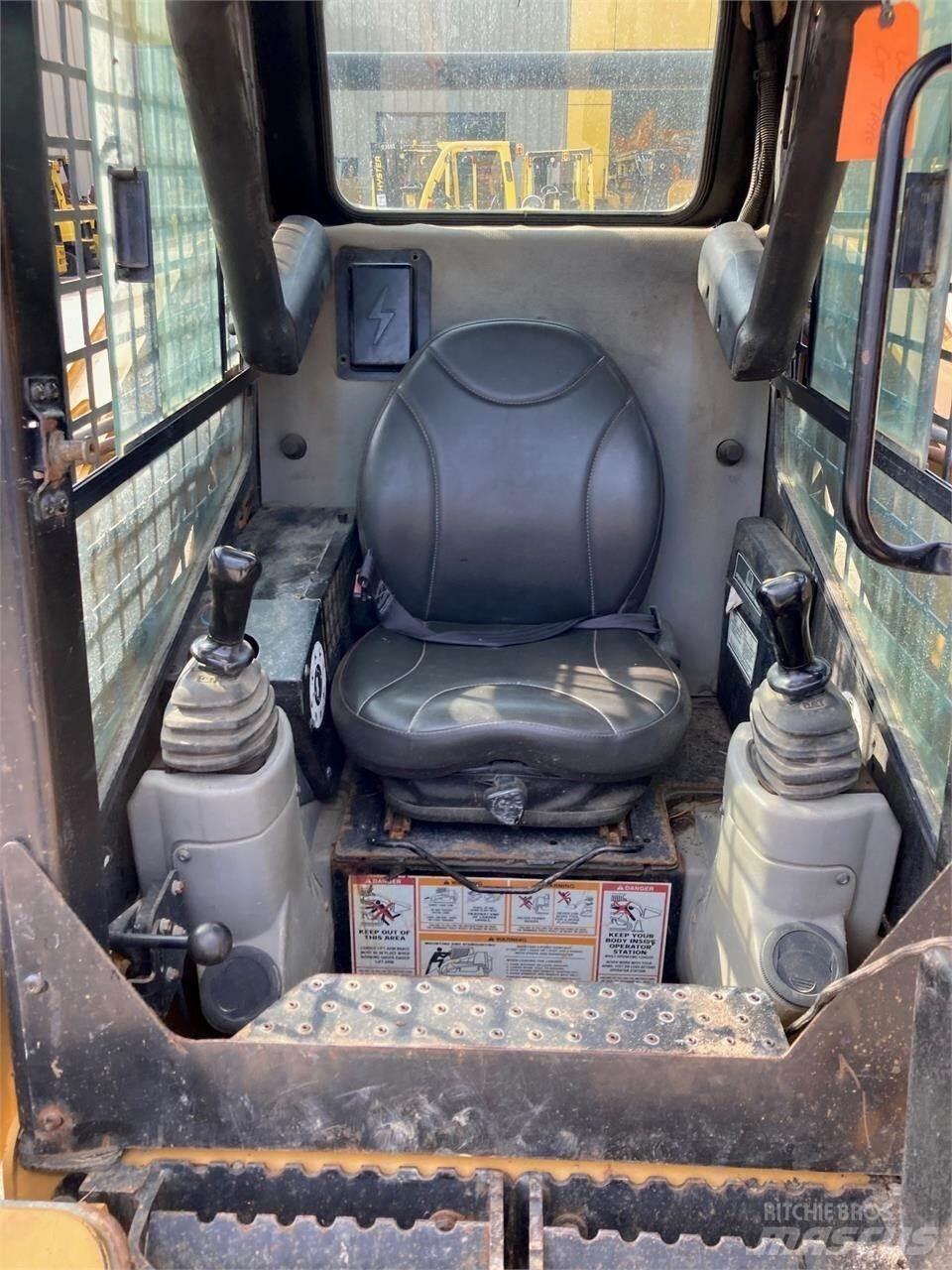 CAT 257 Skid steer mini nakladalci