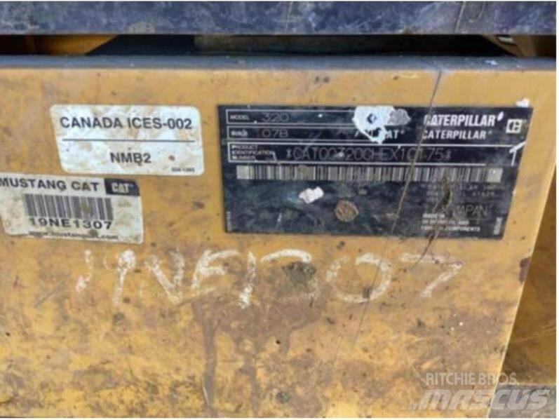 CAT 320 Bagri goseničarji