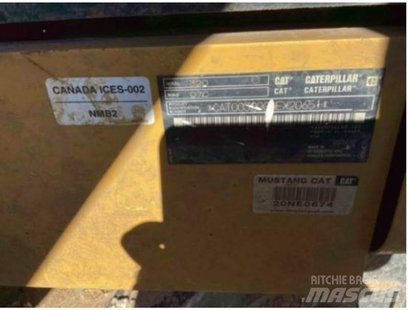 CAT 320 Bagri goseničarji