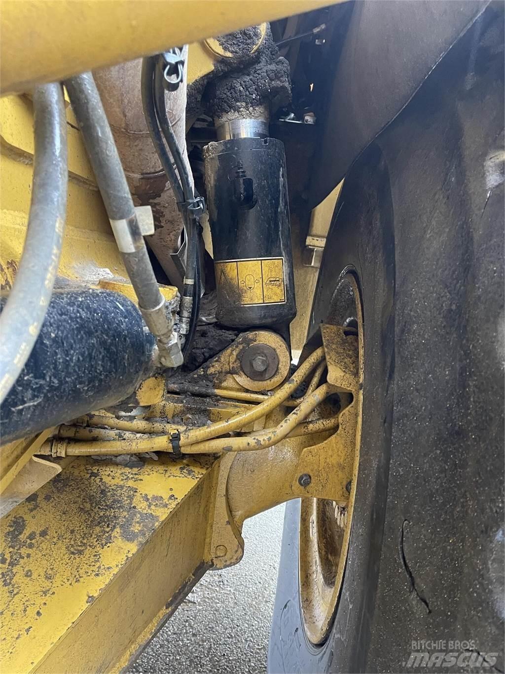 CAT 745C Zglobni demperji