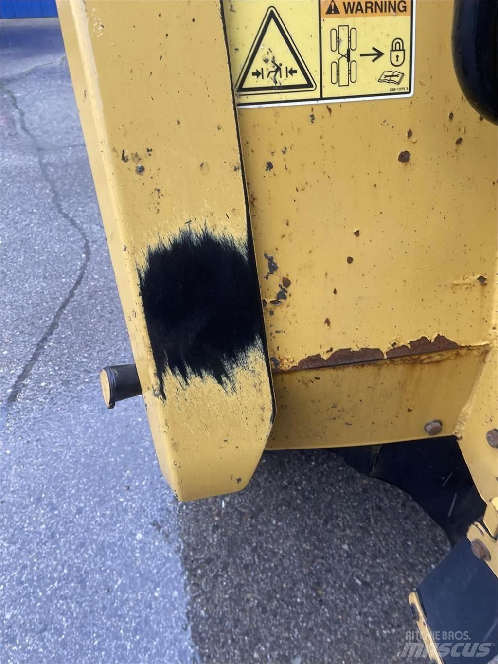 CAT 745C Zglobni demperji