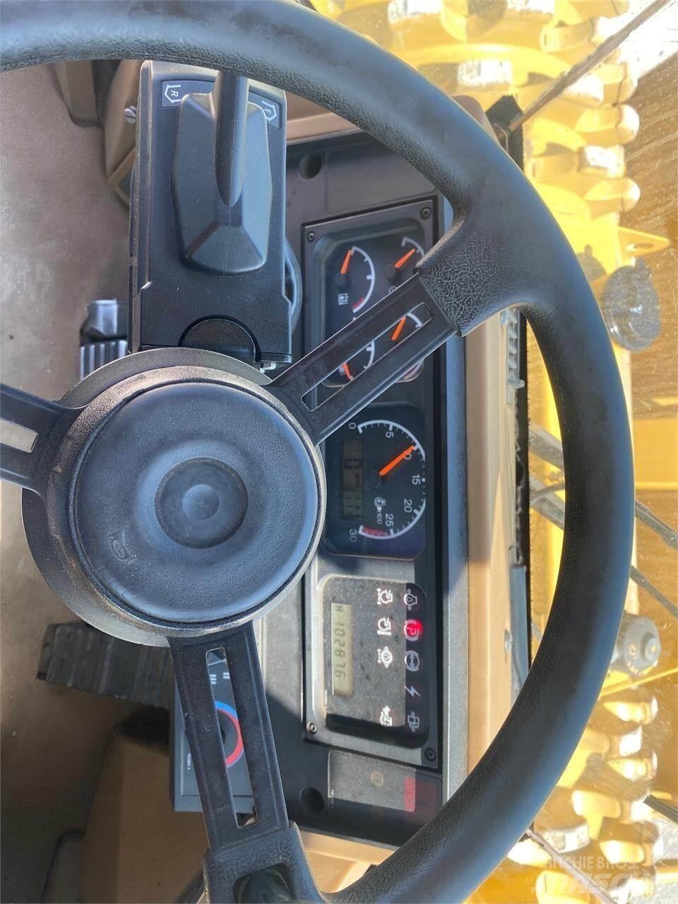 CAT 815F Kompaktorji odpadkov