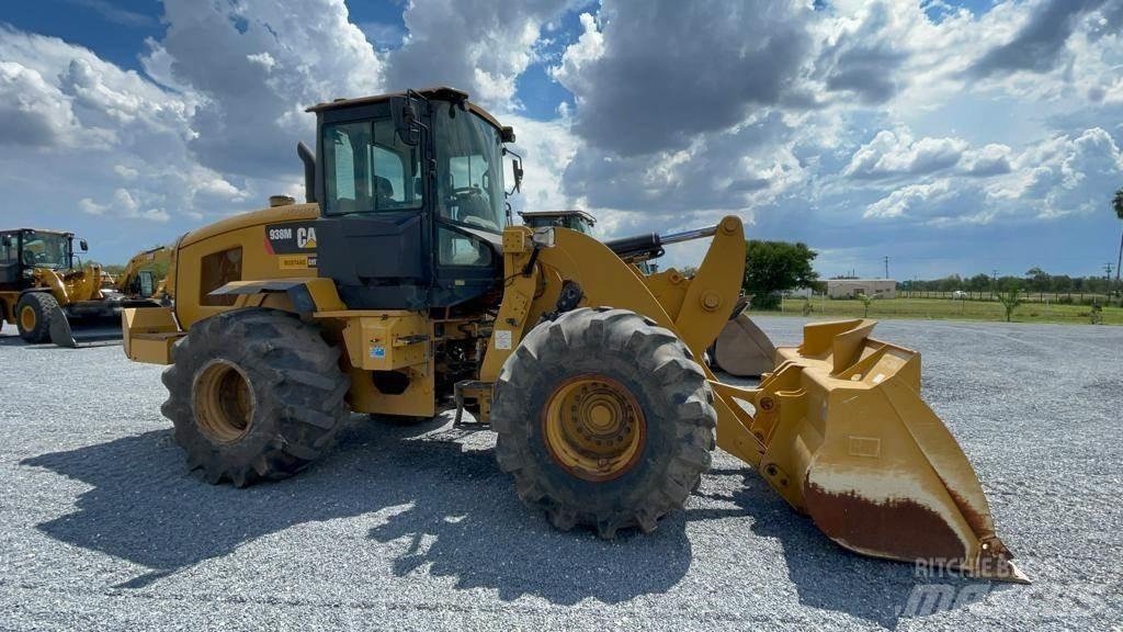 CAT 938M Kolesni nakladalci
