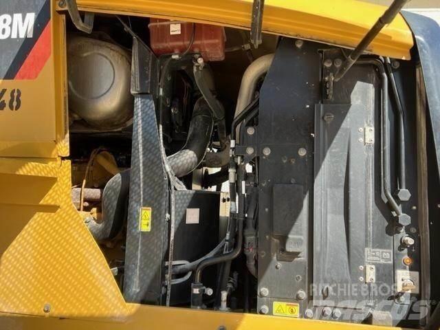 CAT 938M Kolesni nakladalci