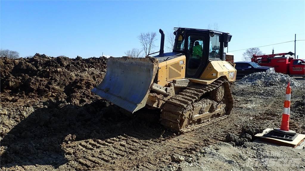CAT D5 Buldožerji goseničarji