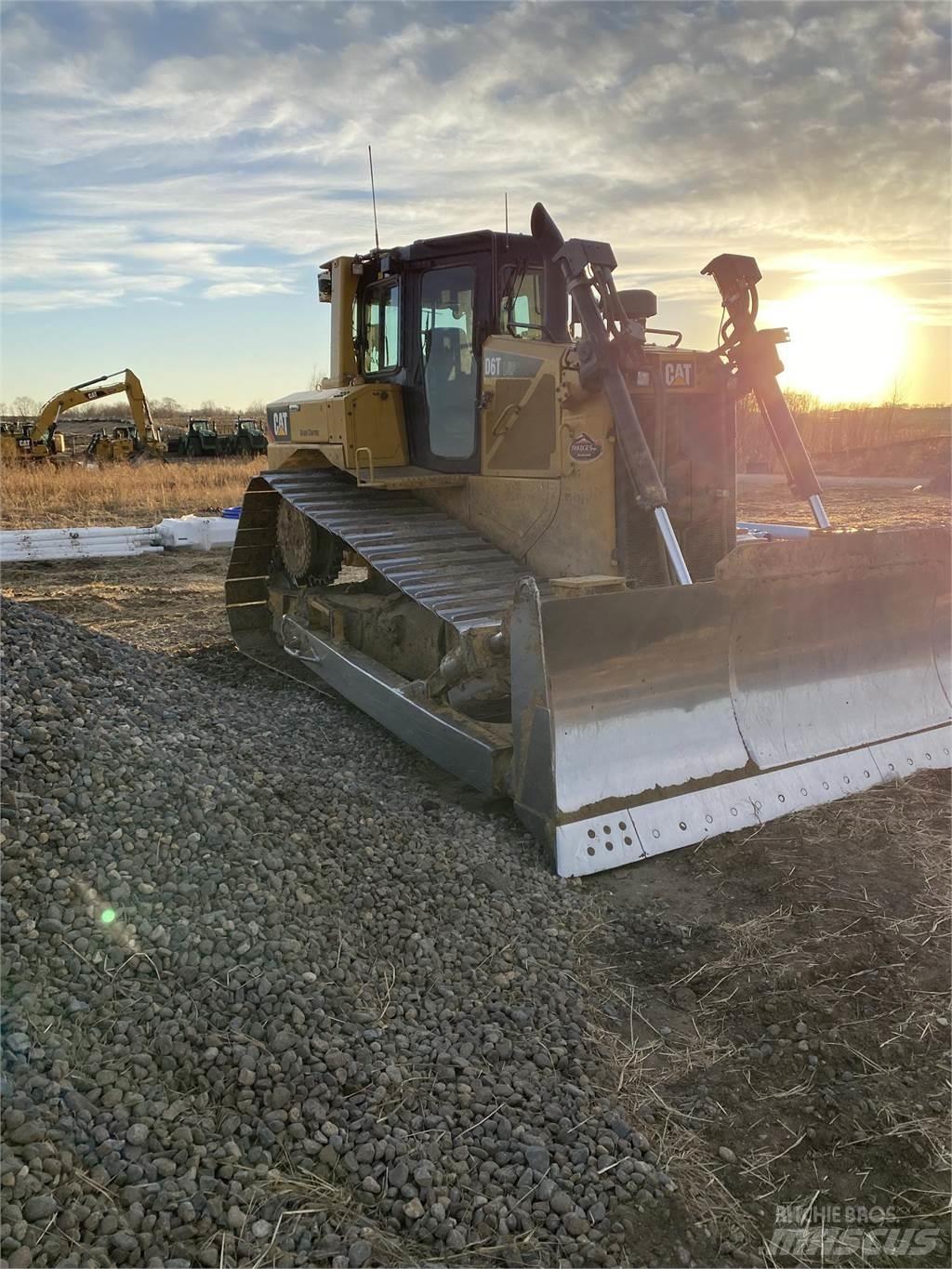CAT D6T LGP Buldožerji goseničarji