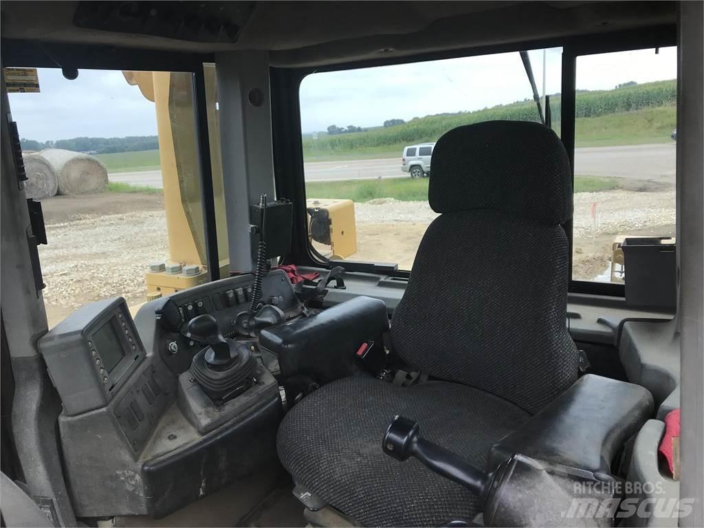 CAT D8T Buldožerji goseničarji
