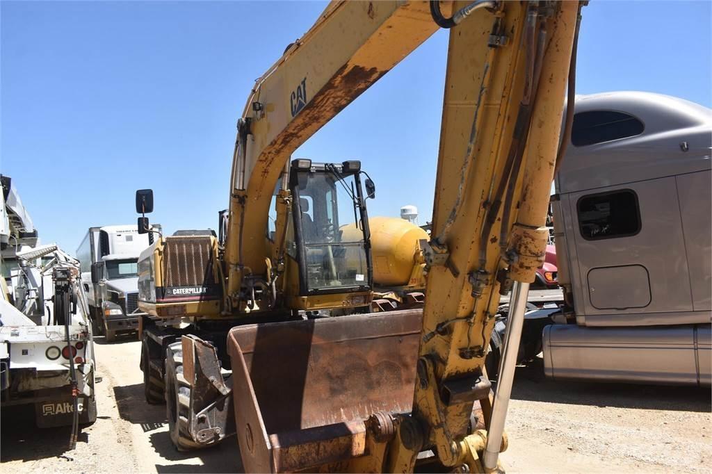 CAT M318 Bagri na kolesih