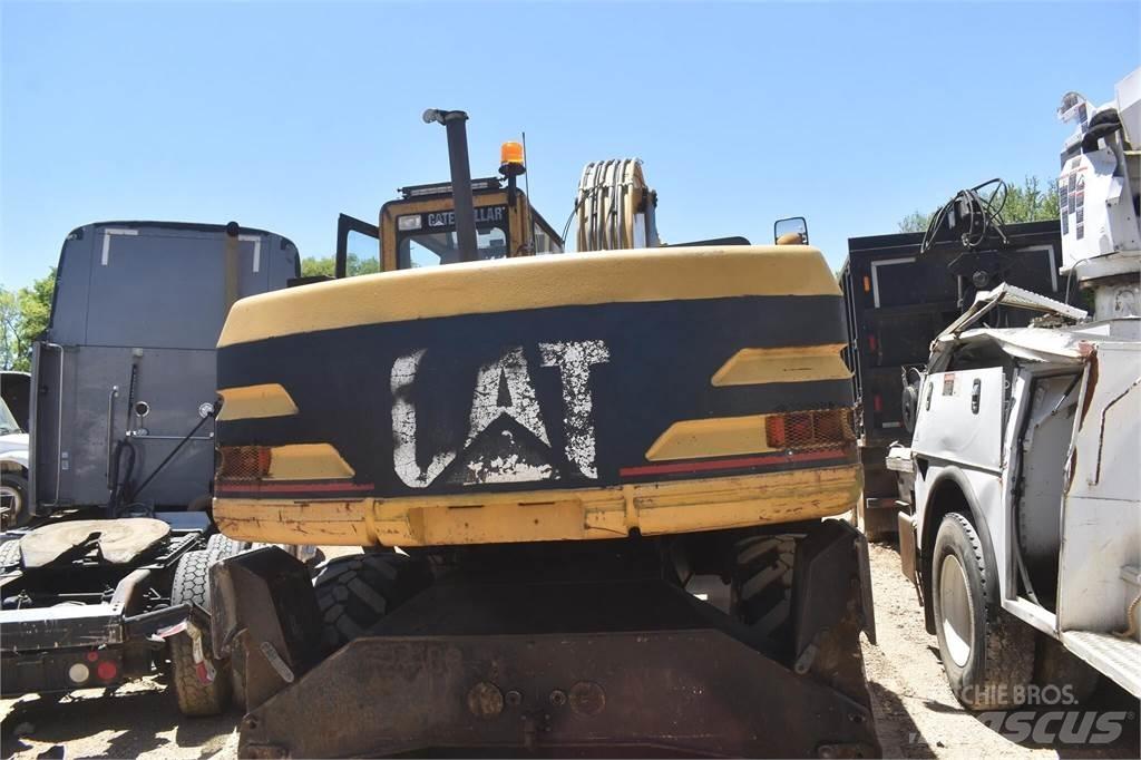 CAT M318 Bagri na kolesih