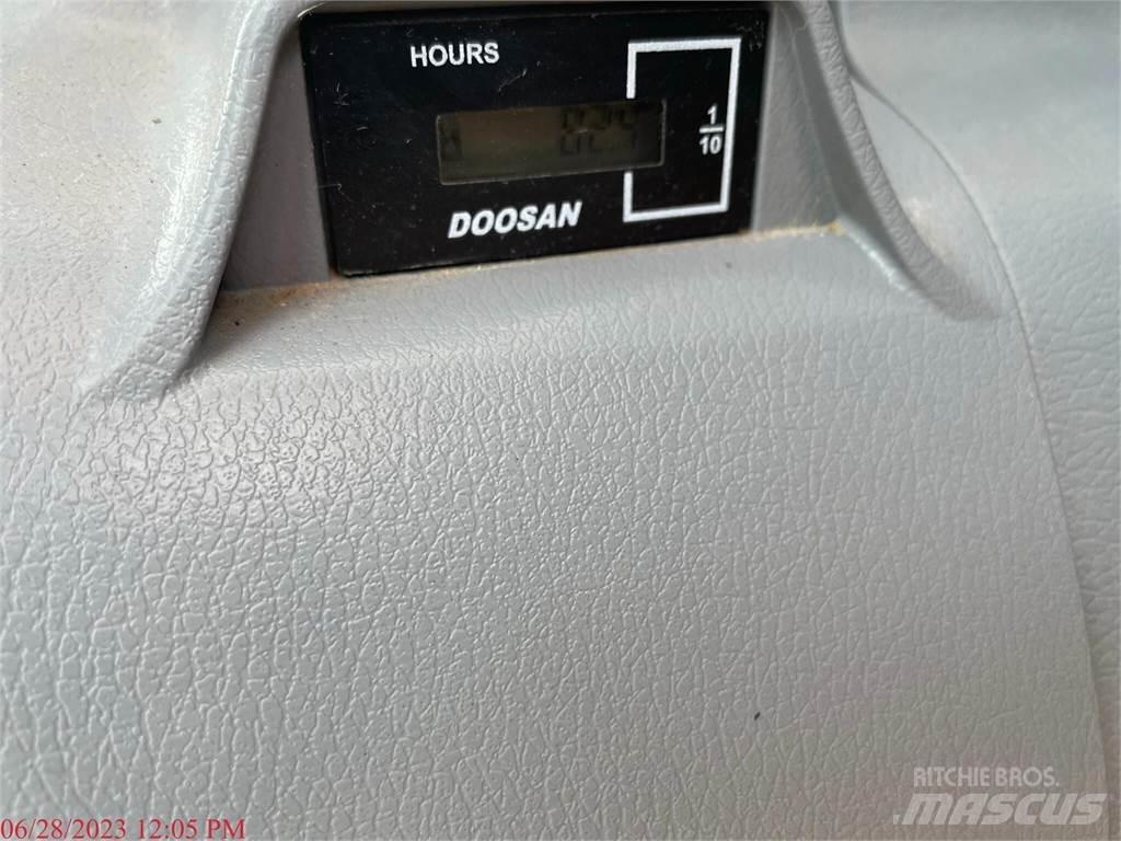 Doosan DX140 LC-5 Bagri goseničarji