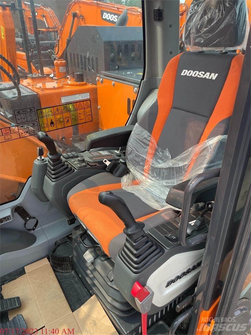 Doosan DX140 LC-5 Bagri goseničarji