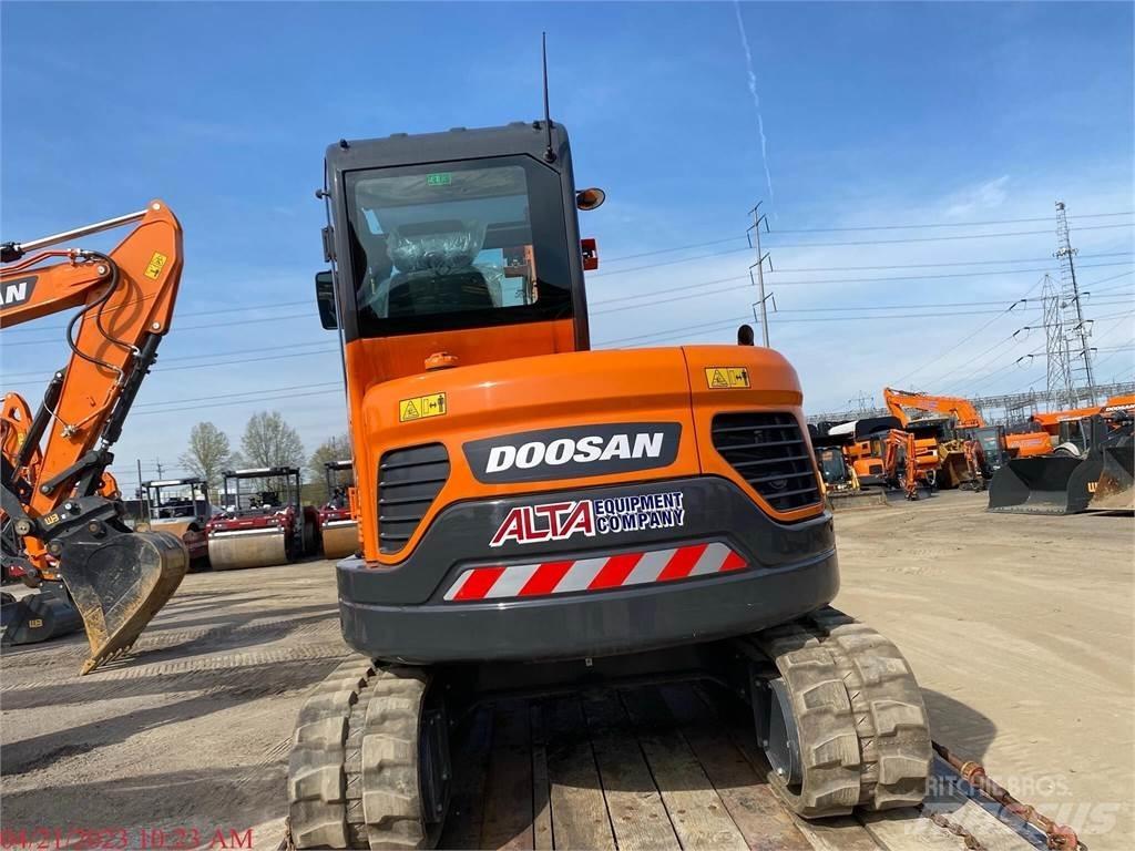 Doosan DX63-3 Bagri goseničarji
