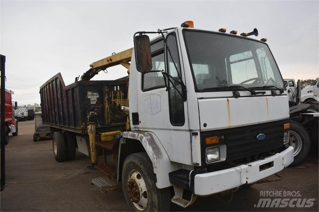 Ford CF8000 Tovornjaki z žerjavom