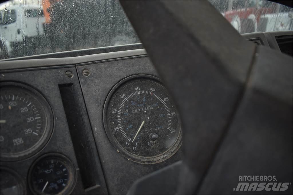 Ford CF8000 Tovornjaki z žerjavom