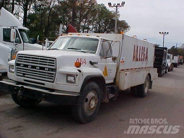Ford F700 Tovornjaki cisterne