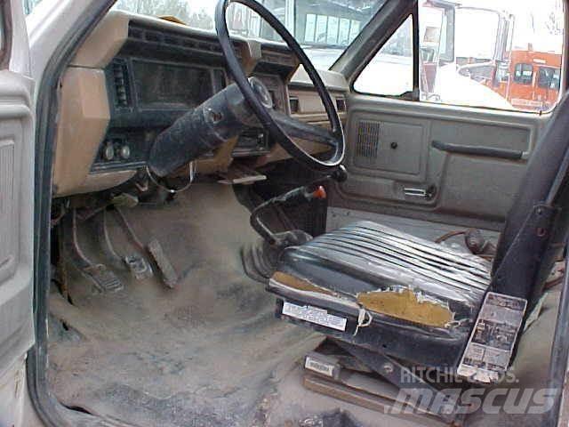 Ford F700 Tovornjaki cisterne