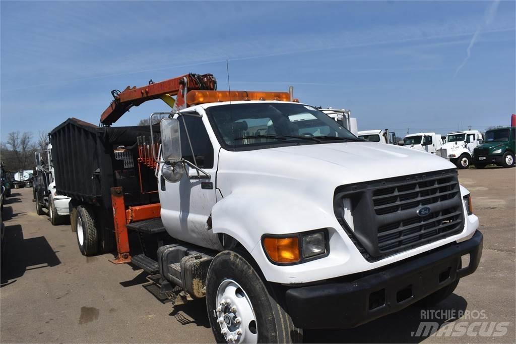 Ford F750 Tovornjaki z žerjavom