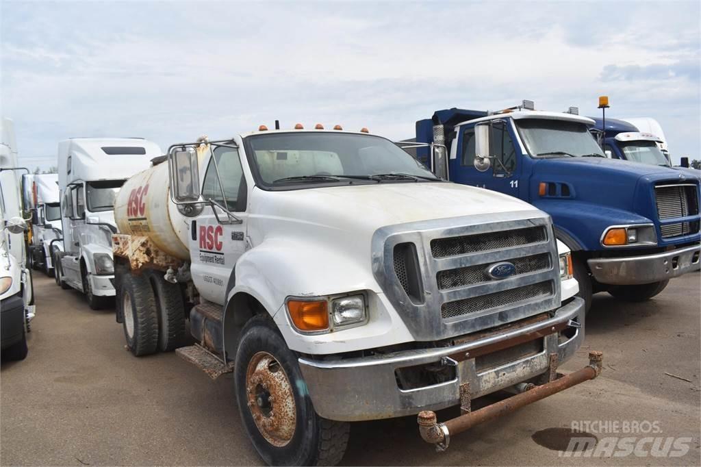 Ford F750 Tovornjaki cisterne